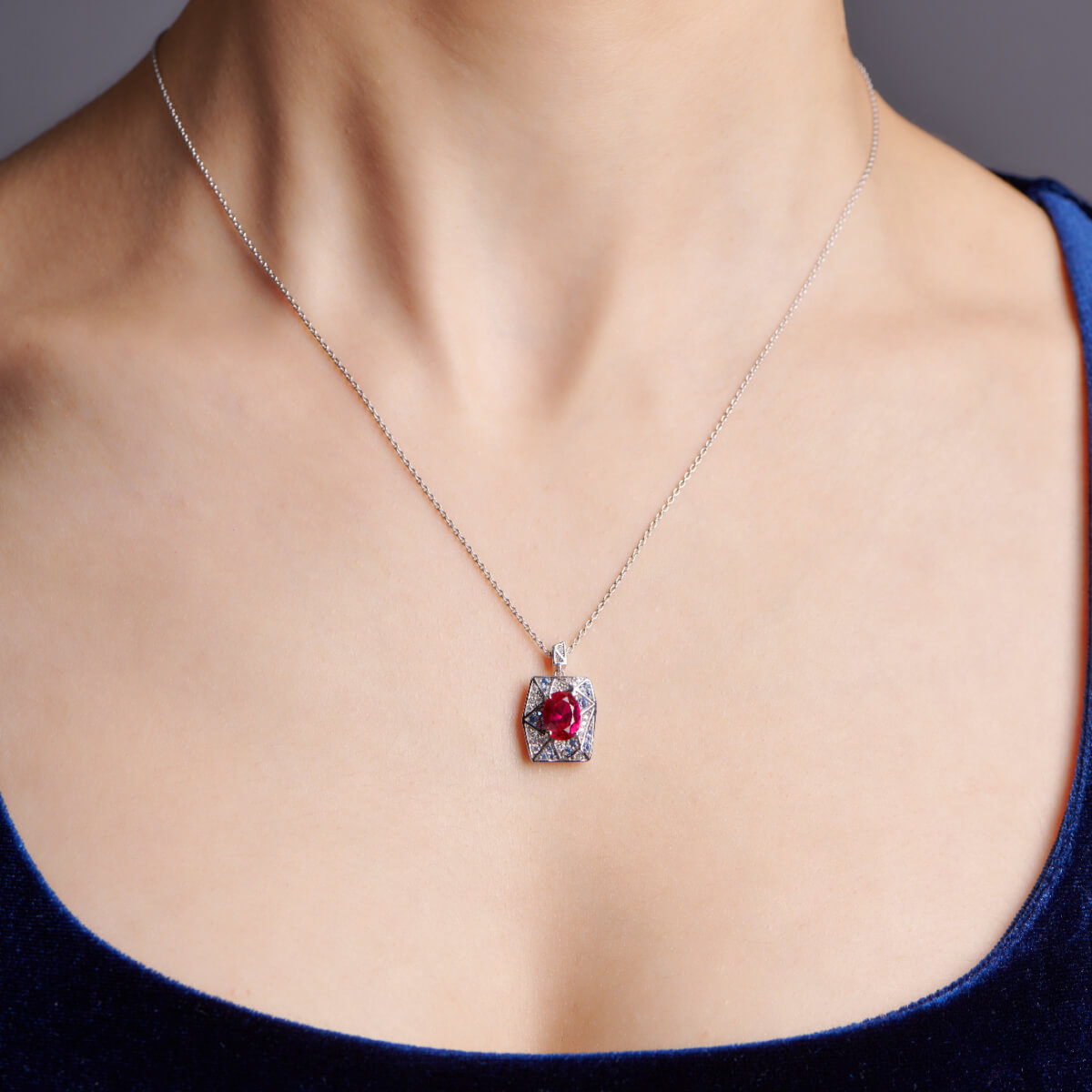 1.91 Karat Pırlanta Luminis Safir Yakut Kolye