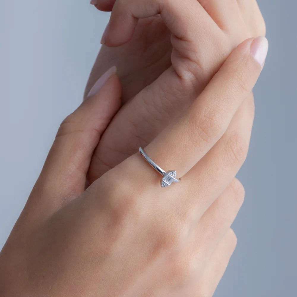 0.07 Karat Pırlanta Baget Yüzük