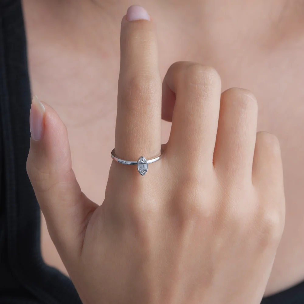 0.07 Karat Pırlanta Baget Yüzük