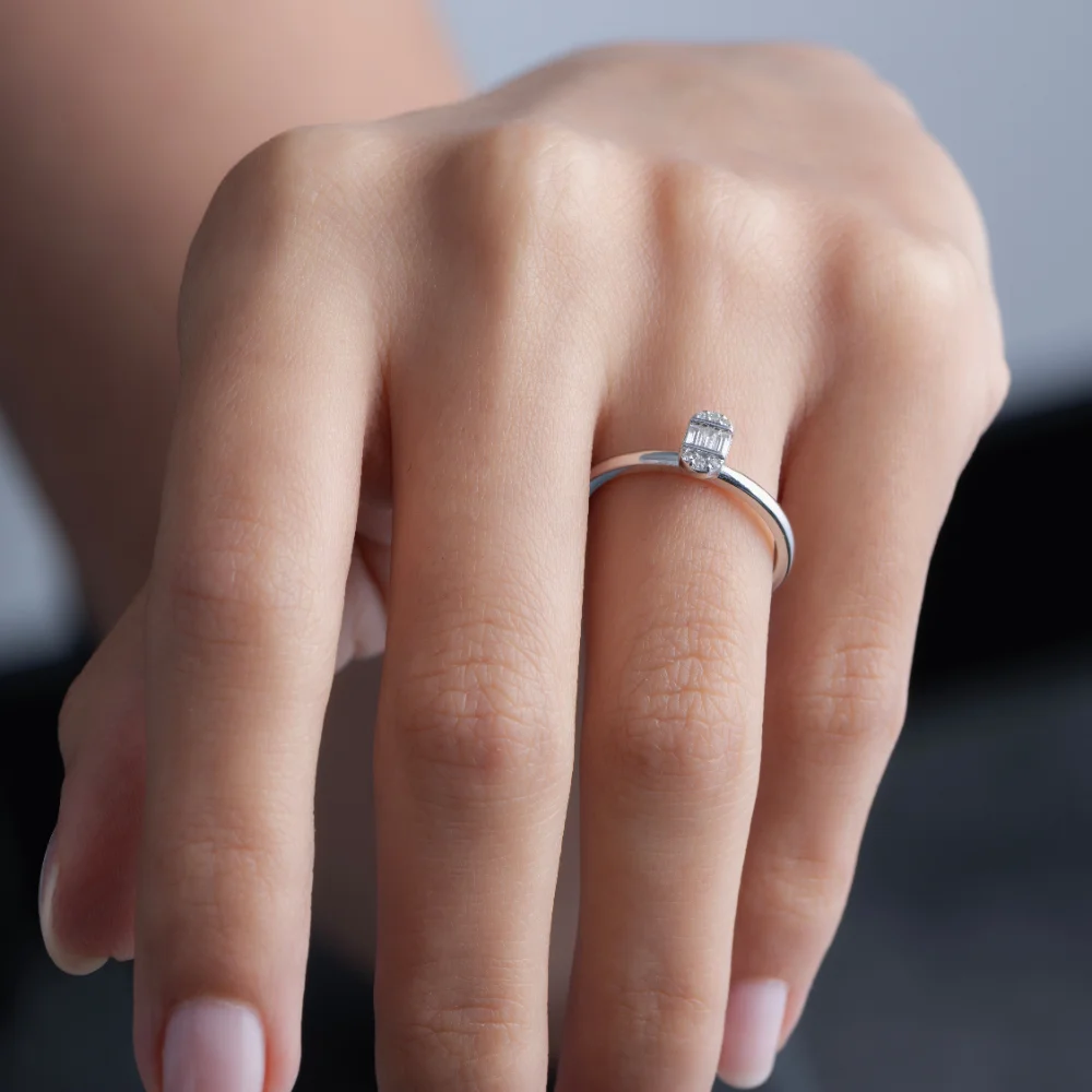 0.07 Karat Pırlanta Baget Yüzük