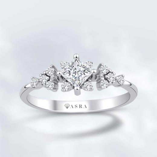 0.64 Karat Pırlanta Beyaz Safir Yüzük